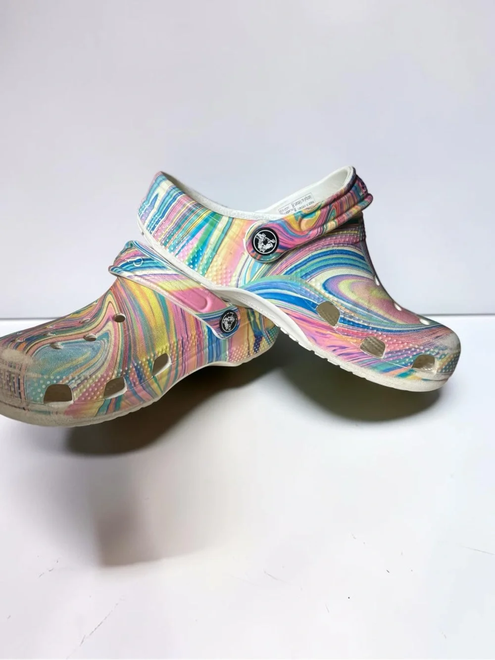 Crocs Classic Out of This World II Clog Kids J2 Rainbow Pastel Marble Swirl